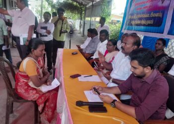 தூத்துக்குடி மாநகராட்சி மேயர் ஜெகன் பெரியசாமியின் தொடர் அதிரடி நடவடிக்கை:  40 கோடி மதிப்பிலான இடங்கள் தனியாரிடமிருந்து மீட்கப்பட்டுள்ளன. தெற்கு மண்டலத்தில் நடைபெற்ற குறைதீா்க்கும் முகாமில் மேயர் பெருமிதம்!!!