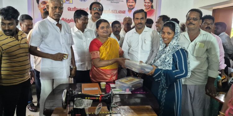 ஆண்களுக்கு நிகராக பல்வேறு உயர்பதவிகளுக்கும் பெண்கள் வரவேண்டும். பொியசாமி நினைவு கல்வி அறக்கட்டளை விழாவில் அமைச்சர் கீதாஜீவன் பேசினார்.