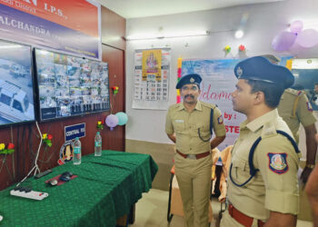 தூத்துக்குடி டவுன் காவல் கட்டுப்பாட்டு அறையில் புதிதாக அமைக்கப்பட்ட சி.சி.டி.வி கேமராவை எஸ்பி ஆல்பர்ட் ஜான்  ரிப்பன் வெட்டி திறந்து வைத்தார்.