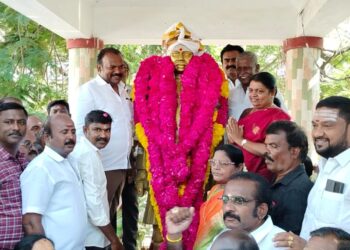 தூத்துக்குடியில் வஉசி பிறந்தநாளை முன்னிட்டு அவரது சிலைக்கு அமைச்சர் கீதாஜீவன் மாலை அணிவித்தார்.