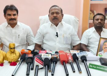 கள்ளச்சாராயம்  குடித்து இறந்தவருக்கு  ரூ 10 லட்சம் தூத்துக்குடி பட்டாசு விபத்தில் உயிாிழந்தவா்களுக்கு  3 லட்சமா ?   அதிமுக முன்னாள் அமைச்சர் சி.த செல்லபாண்டியன் கடும் கண்டனம் !!!