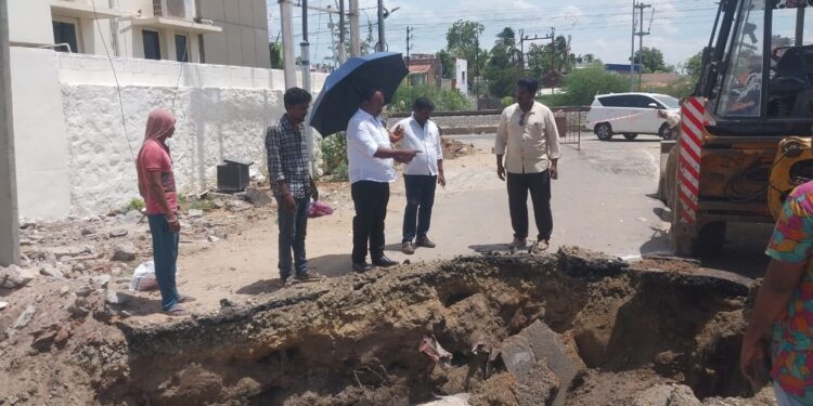 தூத்துக்குடி மாநகராட்சி பகுதியில் மேயர் ஜெகன் பொியசாமி ஆய்வு மேற்கொண்டார்.