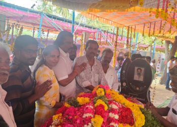 வெங்கடேஷ் பண்ணையாரின் 21-வது நினைவு தினம்:     பெருந்தலைவர்   மக்கள் கட்சி நிறுவனர்   என்.ஆர். தனபாலன் தலைமையில் நிர்வாகிகள் அஞ்சலி!!