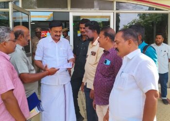 தூத்துக்குடி மாவட்ட பத்திரிகையாளர்களின் நீண்ட நாள் கோரிக்கையை வலியுறுத்தி பிரஸ்கிளப் நிா்வாகிகள் செய்தித்துறை அமைச்சர்   சாமிநாதனை நேரில் சந்தித்து கோரிக்கை மனு அளித்தனர். 