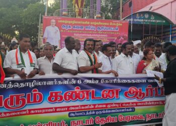 பனைத் தொழிலாளர்களின் வாழ்வுரிமையை மீட்டெடுக்க 6 அம்ச கோரிக்கையை வலியுறுத்தி   தமிழக அரசின் கவன ஈர்ப்பு ஆர்ப்பாட்டம்: பெருந்தலைவர் மக்கள் கட்சி நிறுவனர்   என்.ஆர். தனபாலன் தலைமையில் நடைபெற்றது.