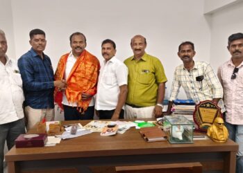 தூத்துக்குடி பிரஸ் கிளப் புதிய நிர்வாகிகள் மாநகராட்சி மேயர் ஜெகன் பெரியசாமியுடன் சந்திப்பு