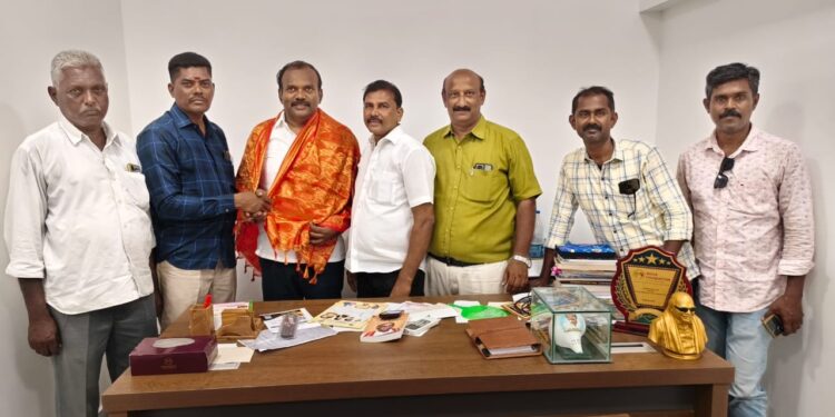 தூத்துக்குடி பிரஸ் கிளப் புதிய நிர்வாகிகள் மாநகராட்சி மேயர் ஜெகன் பெரியசாமியுடன் சந்திப்பு