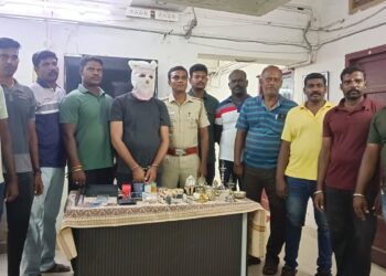 தூத்துக்குடியில் பல வீடுகளில் இரவு நேரங்களில் கைவரிசை காட்டிய பிரபல கொள்ளையன் கைது: தங்கம், வெள்ளி பொருட்கள் மீட்பு