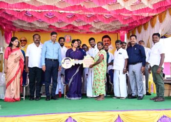 மாப்பிள்ளையூரணி ஊராட்சி பகுதியில்   ரூ.3.70 கோடி மதிப்பீட்டில் கட்டப்பட்ட 56  இலங்கைத் தமிழர் மறுவாழ்வு குடியிருப்புகளை கனிமொழி கருணாநிதி எம்.பி திறந்து வைத்தார் : அமைச்சர் நாசர்,  மாவட்ட ஆட்சியர் இளம் பகவத் , மேயர் ஜெகன் பெரியசாமி, பஞ். தலைவர் சரவணகுமார் ஆகியோர் பங்கேற்பு!!