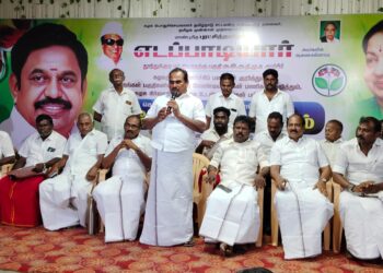 தமிழக மக்கள் மோடியை புறக்கனித்து ராகுலுக்கு வாக்களித்தனர். அதிமுக செயல்வீரர்கள் கூட்டத்தில் முன்னாள் அமைச்சர் எஸ்.பி சண்முகநாதன் பேசினார்.