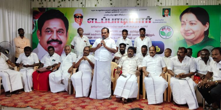 தமிழக மக்கள் மோடியை புறக்கனித்து ராகுலுக்கு வாக்களித்தனர். அதிமுக செயல்வீரர்கள் கூட்டத்தில் முன்னாள் அமைச்சர் எஸ்.பி சண்முகநாதன் பேசினார்.