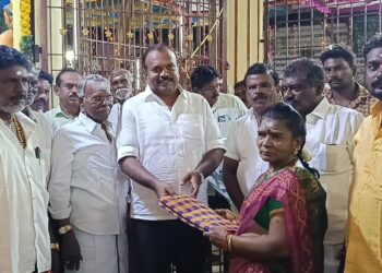 தமிழக மக்கள் மோடியை புறக்கனித்து ராகுலுக்கு வாக்களித்தனர். அதிமுக செயல்வீரர்கள் கூட்டத்தில் முன்னாள் அமைச்சர் எஸ்.பி சண்முகநாதன் பேசினார்.