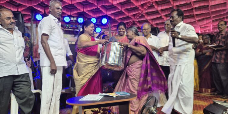 திமுக ஆட்சிதான் இந்துக்களுக்கு பொற்காலம் தூத்துக்குடி சண்முகபுரம் கோவில் தசரா விழாவில் அமைச்சர் கீதாஜீவன் பேசினார்.