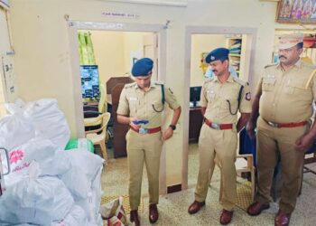 தூத்துக்குடியில் 132 கிலோ தடை செய்யப்பட்ட புகையிலை பறிமுதல்   5 பேர் கைது : மாவட்ட எஸ்பி ஆல்பர்ட் ஜான் அதிரடி!!