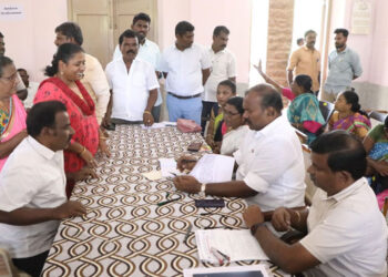 60 வார்டு பகுதிகளிலும் உள்ள கழிவுநீர் கால்வாய்களில் அடைப்புகள் இருந்தால் உடனடியாக தகவல் தொிவிக்க மாமன்ற உறுப்பினர்களுக்கு உத்தரவிட்டுள்ளேன் – மேயர் ஜெகன் பொியசாமி