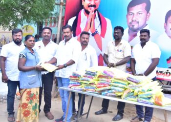 தெற்கு மாவட்ட திமுக இளைஞரணி துணை முதலமைச்சர் உதயநிதி ஸ்டாலின் பிறந்தநாளை முன்னிட்டு மாப்பிள்ளையூரணி தூய்மை காவலர்களுக்கு சேலை வழங்கப்பட்டது