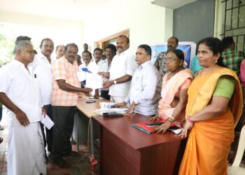 தூத்துக்குடியில் நடைபெற்ற குறைதீர்க்கும் முகாமில் மனு அளித்த 1 மணி நேரத்தில் ஆணை வழங்கிய மேயர் ஜெகன் பெரியசாமி