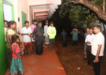 தூத்துக்குடி மக்களின் பாதுகாவலராக   ஆட்சியர் இளம்பகவத்: பொதுமக்கள் சார்பில் குவியும் பாராட்டுக்கள்..