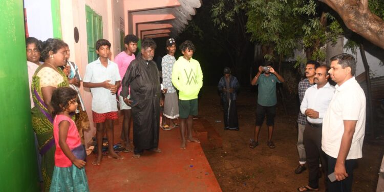 தூத்துக்குடி மக்களின் பாதுகாவலராக   ஆட்சியர் இளம்பகவத்: பொதுமக்கள் சார்பில் குவியும் பாராட்டுக்கள்..