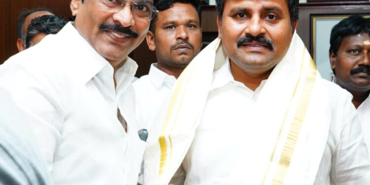 2026ல் மீண்டும் தலைவர் மு.க.ஸ்டாலினை முதலமைச்சராக்குவோம் அருண் நேரு எம்.பியிடம் பாளை தொகுதிபொறுப்பாளர் வசந்தம் ஜெயக்குமாா் உறுதி