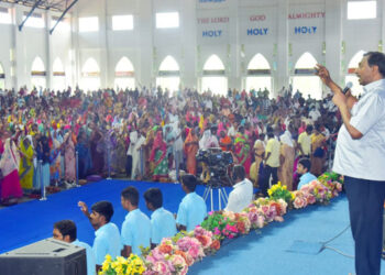 நாலுமாவடியில்  அற்புத விடுதலை பிரார்த்தனை கூட்டத்தில் இயேசு விடுவிக்கிறார் ஊழிய நிறுவனர் மோகன் சி.லாசரஸ் சிறப்பு பிரார்த்தனை