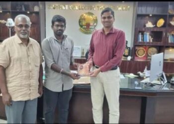 தூத்துக்குடி கின்ஸ் அகாடமியில் படித்த மாணவன் இந்திய அளவில் முதலிடம்    பிடித்து சாதனை : மாவட்ட ஆட்சியர் இளம் பகவத் வாழ்த்து!!”