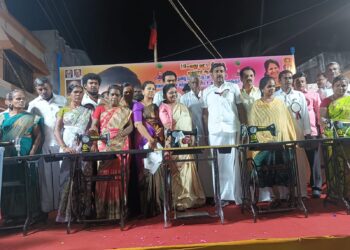 தடைகளை தகா்த்தெறிந்து முதலமைச்சர் ஸ்டாலின் தமிழ்நாட்டிற்கு பணியாற்றுகிறாா்:   தூத்துக்குடி 19வது வட்ட திமுக சார்பில் நடைபெற்ற   பொங்கல் விழாவில் அமைச்சர் கீதாஜீவன் பேசினாா்.