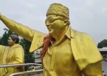 முன்னாள் முதல்வர் எம்.ஜி.ஆர். 108-ஆவது பிறந்த நாள் விழா : தூத்துக்குடியில் முன்னாள் அமைச்சர்    அதிமுக மாநில வர்த்தக அணி செயலாளர் சி.த செல்லப்பாண்டியன் தலைமையில் பல்வேறு இடங்களில்   எம்ஜிஆர் திருவுருவ சிலை, மற்றும் படத்திற்கு மாலை அணிவித்து மரியாதை!!