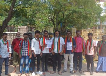 சாயர்புரம் புதிய பேருந்து நிலையத்திற்கு காமராஜர் பெயரை சூட்ட வேண்டும்,  பெருந்தலைவர் மக்கள் கட்சி சார்பில் கலெக்டர் இளம்பகவத்திடம் எஸ்.பி.மாரியப்பன் கோரிக்கை 