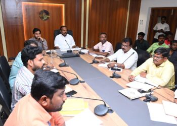 தூத்துக்குடி மாநகராட்சி பகுதிமக்கள் நலன் தான் முக்கியம், சுகாதார பணிகள் ஆய்வு கூட்டத்தில் மேயர் ஜெகன் பெரியசாமி பேசினார்