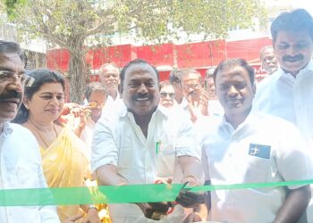 தூத்துக்குடி ராஜாஜி பூங்கா அருகே    அதிமுக சார்பில்  நீர்மோர் பந்தல் திறப்பு : அதிமுக மாநில வர்த்தக அணி செயலாளரும் முன்னாள் அமைச்சர் சி.த. செல்லப்பாண்டியன் திறந்து வைத்தார்.