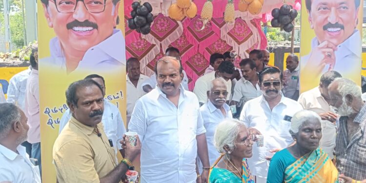 தூத்துக்குடியில் திமுக சார்பில் 2 இடங்களில் நீர் மோர் பந்தல் திறப்பு : மேயர் ஜெகன் பெரியசாமி திறந்து வைத்தார்.