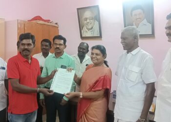 தூத்துக்குடி சட்டமன்றத் தொகுதியில் உள்ள  பொது மக்களின் பல வருட கனவு நிறைவேறியது :   3 வது கட்டமாக 105 பயனாளிகளுக்கு கணினி பட்டாவை வழங்கி அமைச்சர் கீதா ஜீவன் அசத்தினார் . பொதுமக்கள் மகிழ்ச்சி!!!!