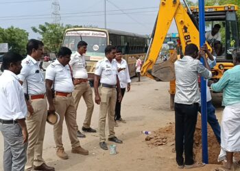 தூத்துக்குடி மக்கள் பாதுகாப்பு நலன் கருதி, குற்றச்செயல்களை தடுக்க 650 புதிய கண்காணிப்பு கேமரா அமைப்பதற்கான பூமிபூஜை : போக்குவரத்து காவல்ஆய்வாளர் மயிலேறும் பெருமாள் துவக்கி வைத்தாா்.