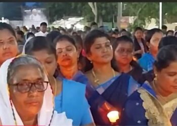 போப் பிரான்சிஸ் மறைவு:  தூத்துக்குடி பனிமய மாதா பேராலயத்தில் தவெக நிர்வாகிகள் உட்பட பல்லாயிரக்கணக்கான பொதுமக்கள் மெழுகுவர்த்தி ஏந்தி துக்கம் அனுசரிப்பு,