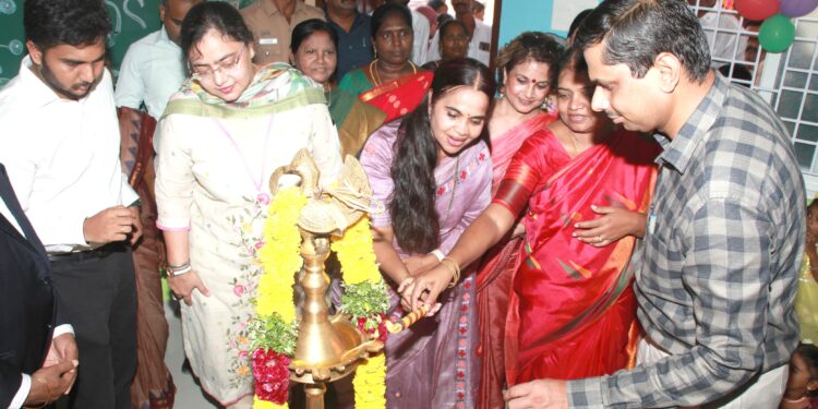 தூத்துக்குடியில்   ரூ 47 லட்சம் மதிப்பில் இரு அங்கன்வாடி மையம் அமைச்சர் கீதாஜீவன் திறந்து வைத்தார்.