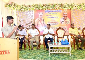 தூத்துக்குடி ஆயுதப்படையில் பணியாற்றி    பணி நிறைவு பெற்ற   டிஎஸ்பி சந்தனகுமாருக்கு பாராட்டு விழா : முக்கிய பிரமுகர்கள் நேரில் வாழ்த்து 