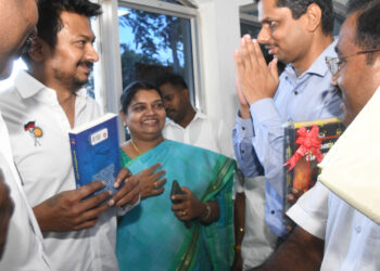 தூத்துக்குடி வாகைக்குளம் விமான நிலையத்தில் துணை முதல்வர் உதயநிதி ஸ்டாலினுக்கு உற்சாக வரவேற்பு