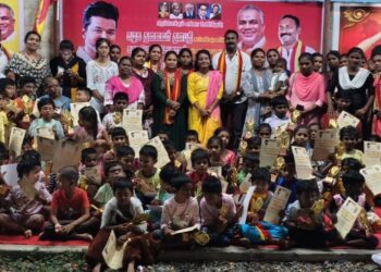 தூத்துக்குடியில் தமிழக வெற்றி கழகம் சார்பில் குழந்தைகளுக்கான கோடைகால பயிற்சி வகுப்புகள் : மாணவர்களுக்கு கோப்பை சான்றிதழ் வழங்கி பாராட்டிய தவெக மத்திய மாவட்ட செயலாளர் SDR சாமுவேல்ராஜ்