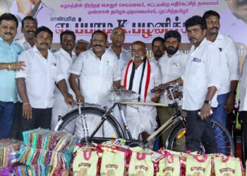 எடப்பாடி பழனிச்சாமி 71வது பிறந்தநாளையொட்டி தூத்துக்குடியில் 5000 ஏழை, எளிய, மக்களுக்கு, மெகா நலத்திட்டம் : மிதிவண்டி, தையல் இயந்திரம், , மிக்ஸி கிரைண்டர் மற்றும் வீட்டு உபயோக பொருட்களை ஏராளமாக அள்ளி வழங்கி அசத்திய முன்னாள் அமைச்சர் சி.த. செல்லப்பாண்டியன்.   மகிழ்ச்சி வெள்ளத்தில் பொதுமக்கள் மற்றும் அதிமுகவினர்!!!