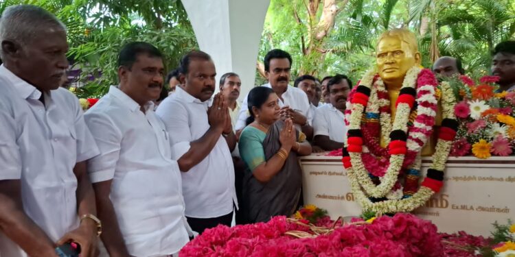 தூத்துக்குடி மாவட்ட திமுக முன்னாள் செயலாளர் பெரியசாமியின்   8ம் ஆண்டு நினைவு தினத்தை முன்னிட்டு அமைச்சர் கீதாஜீவன், மேயர் ஜெகன் பெரியசாமி, எம்.எல்.ஏக்கள் சண்முகையா, மார்க்கன்டேயன், உள்ளிட்ட முக்கிய பிரமுகர்கள் மலர் அஞ்சலி செலுத்தினார்கள்.