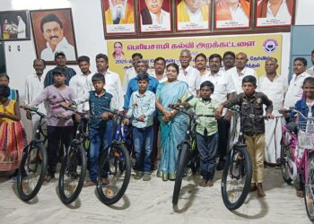 தூத்துக்குடியில் ஏழை எளிய பள்ளிக் குழந்தைகள் அமைச்சர் கீதா ஜீவனிடம் வைத்த கோரிக்கை : தாயுள்ளத்தோடு நிறைவேற்றி குழந்தைகளுக்கு சர்ப்ரைஸ் கொடுத்த அமைச்சர்!!”