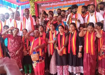 ஸ்டெர்லைட் துப்பாக்கி சூடு 7 ஆம் ஆண்டு நினைவு தினம் ; தவெக மத்திய மாவட்ட செயலாளர் எஸ்டிஆர் சாமுவேல் ராஜ் தலைமையில் நடைபெற்ற வீரவணக்கம் நிகழ்ச்சியில் தூத்துக்குடி மக்களுக்கு திமுகவும் துரோகம் செய்துவிட்டதாக கடும் குற்றச்சாட்டு!!