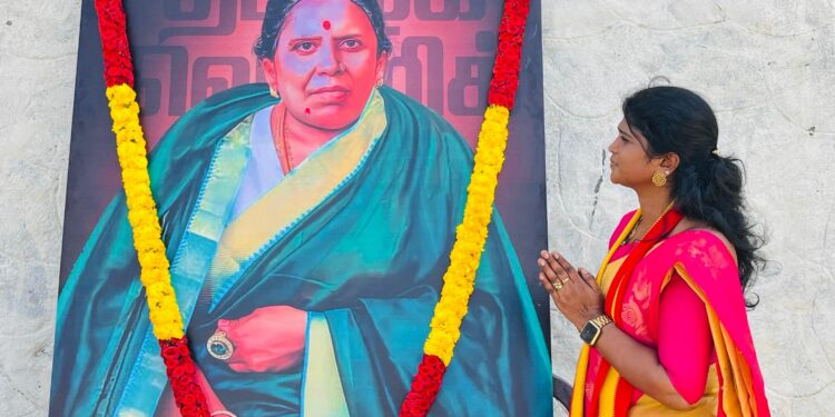 விடுதலைப் போராளி, மக்கள் சேவகர் அஞ்சலை அம்மாள் 135 வது பிறந்தநாளையொட்டி,தூத்துக்குடி மாவட்ட   தவெக பொறுப்பாளர் அஜித் ஆக்னல் மலர் தூவி மரியாதை செய்தார் !!