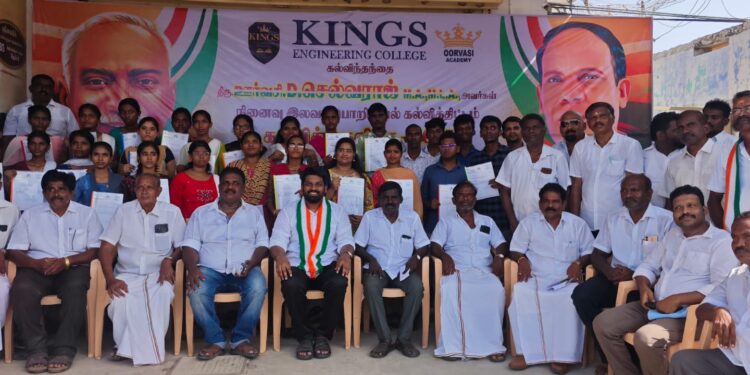 சாத்தான்குளத்தில் கல்வி திருவிழா ஸ்ரீவை. தொகுதியை சேர்ந்த 25 பேருக்கு இலவச பொறியியல் கல்விக்கான ஆணை ஊர்வசி அமிர்தராஜ் எம்எல்ஏ வழங்கினார்