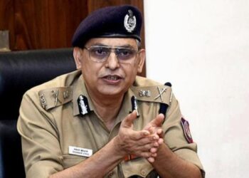 தமிழக அரசு மற்றும் நீதிமன்றத்தால் மூடப்பட்ட ஸ்டெர்லைட் ஆலைக்கு ஆதரவாக போராட்டம், ஆர்ப்பாட்டம் என கூறி பொதுமக்களுக்கு அச்சுறுத்தல் ஏற்படுத்தும் நபர்கள் மீது கடும் நடவடிக்கை எடுக்க வேண்டும் : பெருந்தலைவர் மக்கள் நலச்சங்கம் அமைப்பு நிறுவனத் தலைவர் எஸ்.பி. மாரியப்பன் தமிழக டிஜிபிக்கு புகார் மனு