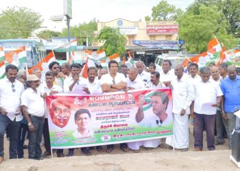 பெருந்தலைவர் காமராஜரை இழிவுபடுத்தி பேசிய திருச்சி சிவாவை கண்டித்து தூத்துக்குடியில் ஐஎன்டியூசி பெருமாள்சாமி தலைமையில் மாபெரும் கண்டன ஆர்ப்பாட்டம் நடைபெற்றது.