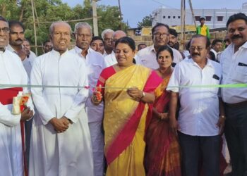 தூத்துக்குடி பனிமய மாதா பேராலய திருவிழாவை முன்னிட்டு 25 ஆம் ஆண்டு பொருட்காட்சியை  சமூக நலன் மற்றும் மகளிர் உரிமை துறை அமைச்சர் கீதா ஜீவன் திறந்து வைத்தார்.