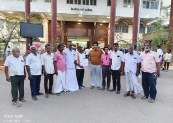 தூத்துக்குடி விமான நிலையத்திற்கு குருஸ்பா்ணாந்து பெயரை சூட்ட வேண்டும் : ஐஎன்டியூசி பொதுச் செயலாளர் பெருமாள்சாமி ஆட்சியரிடம் கோாிக்கை!”