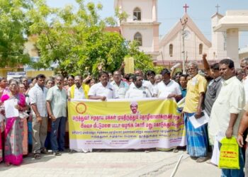 முடி திருத்தும் தொழிலாளர்கள் மருத்துவ சமுதாய மக்களுக்கு இலவச வீட்டுமனை வேண்டி தூத்துக்குடி தாலுகா அலுவலகத்தில் மாபெரும் மனு கொடுக்கும் போராட்டம் – சுமார் 500 பேர் திரண்டனர்.